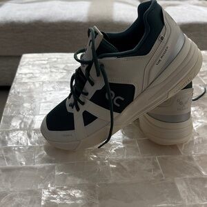 On Running THE ROGER RARE TENNIS Shoes CLAY COURT CREAM AND HUNTER GREEN